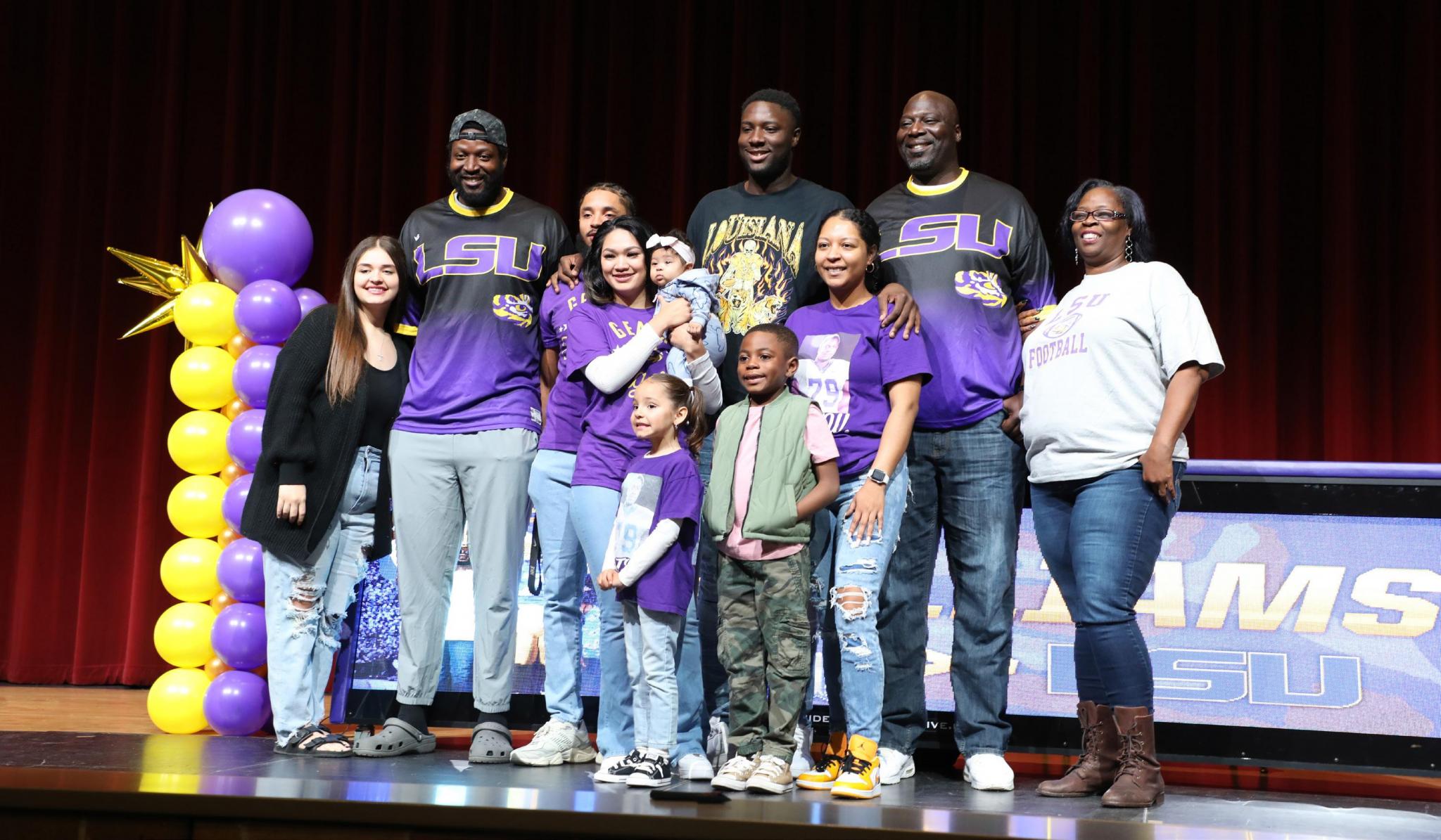 Williams signs his National Letter of Intent with LSU