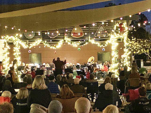 Aquarena Springs Symphonic Band entertains for the holidays