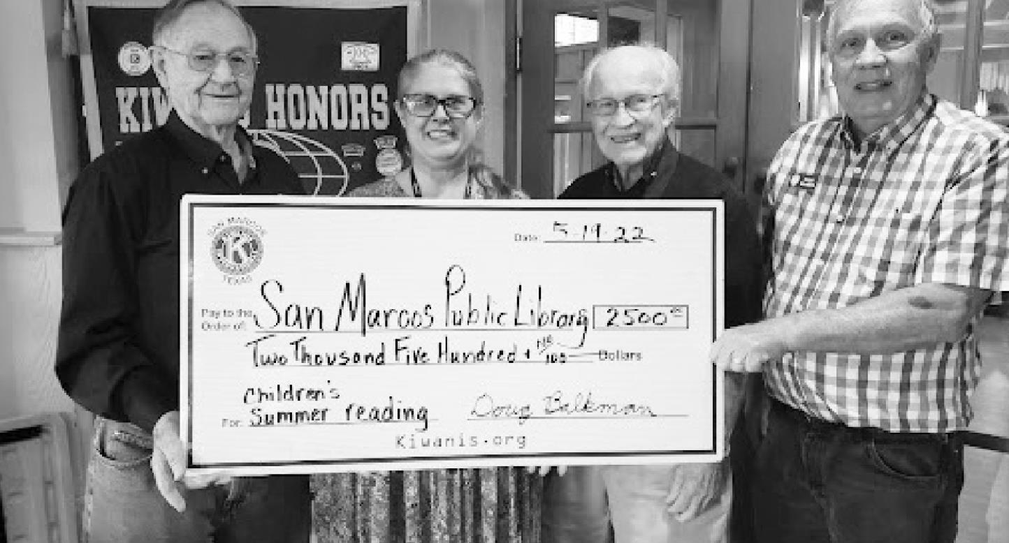Kiwanis Club presents scholarships, donates to San Marcos Public Library