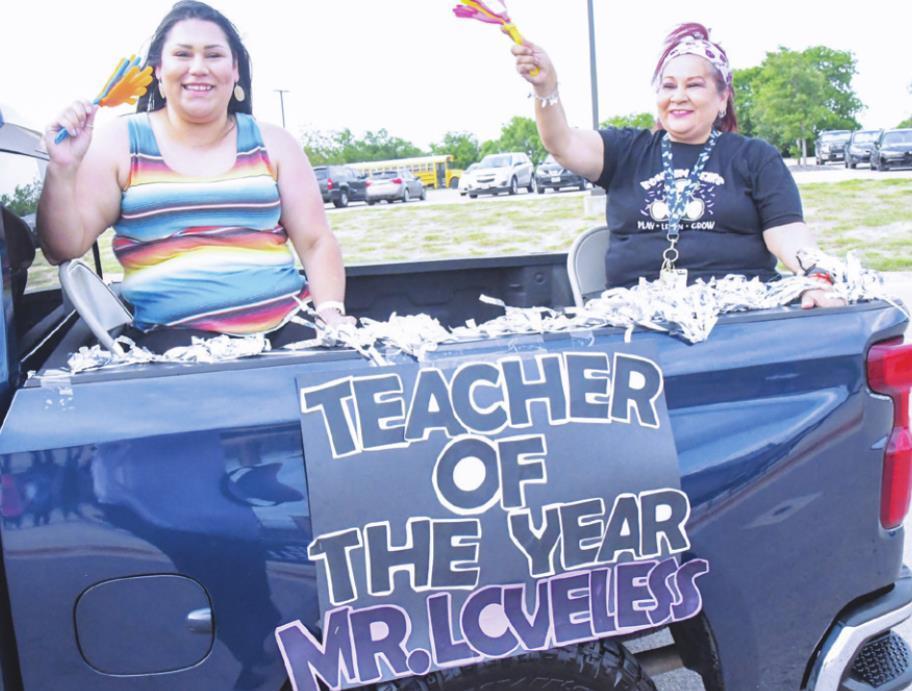 San Marcos CISD celebrates teachers of the year, retirees with parade